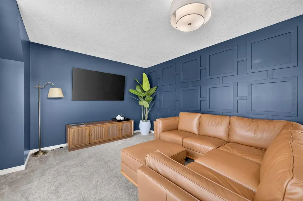 125 Sherwood Gate NW Calgary AB T3R 0N9