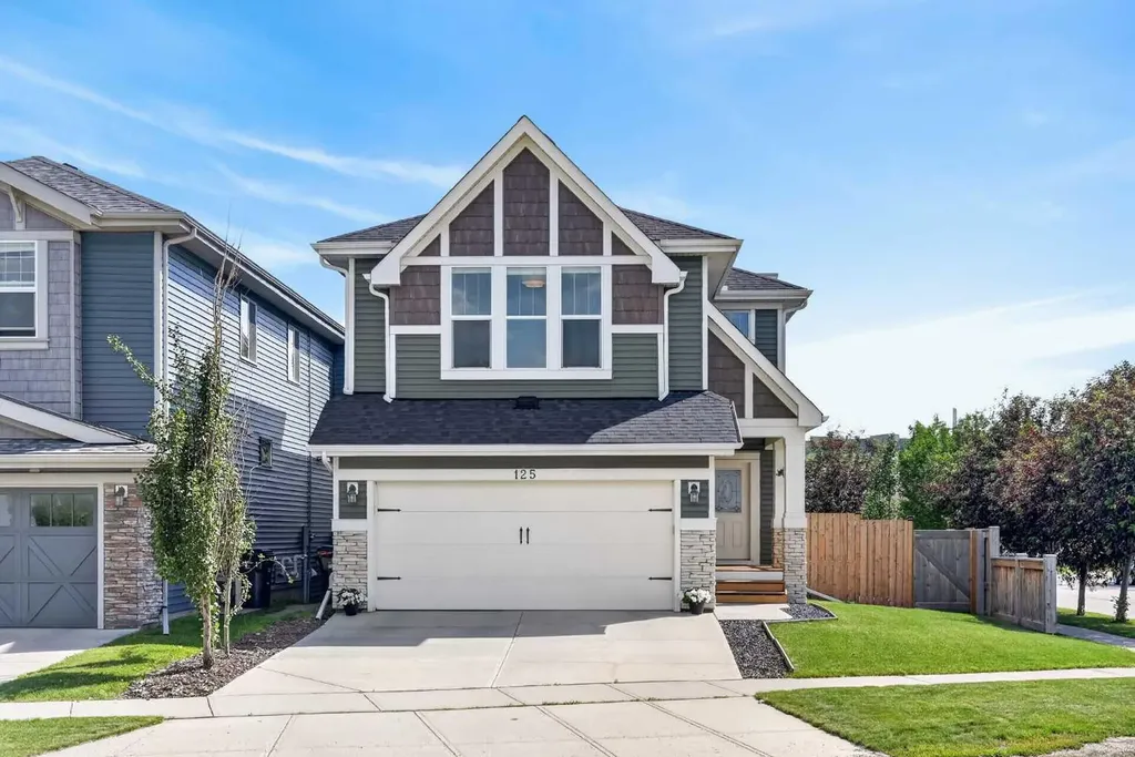 125 Sherwood Gate NW Calgary AB T3R 0N9