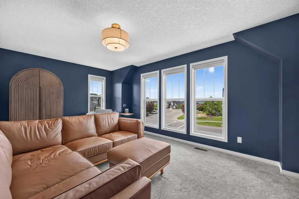 125 Sherwood Gate NW Calgary AB T3R 0N9