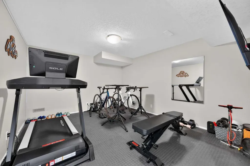 125 Sherwood Gate NW Calgary AB T3R 0N9