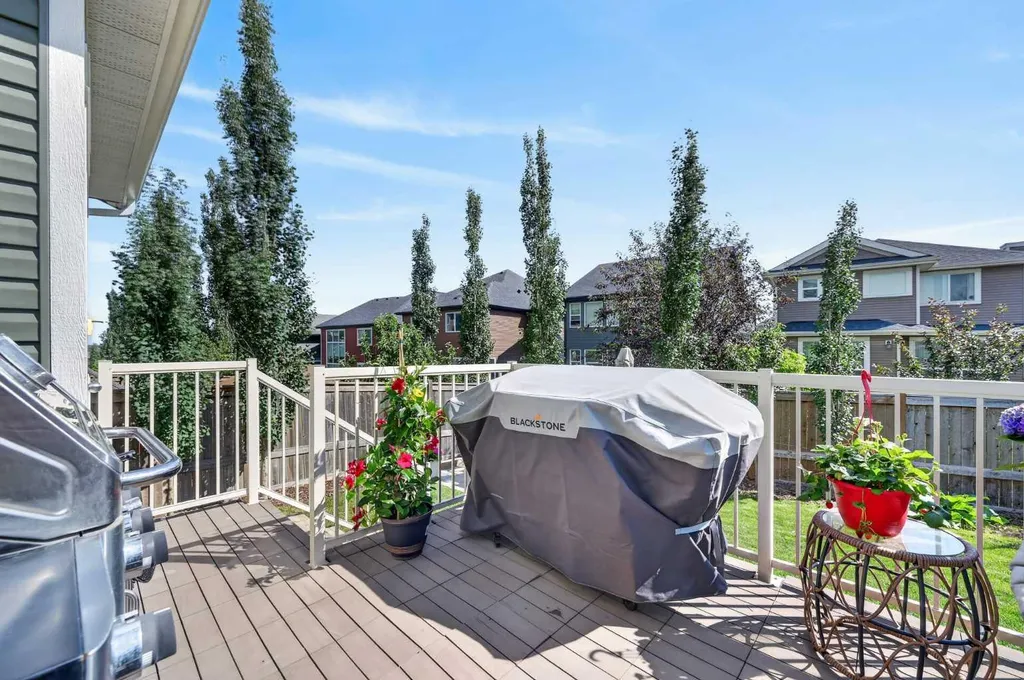125 Sherwood Gate NW Calgary AB T3R 0N9