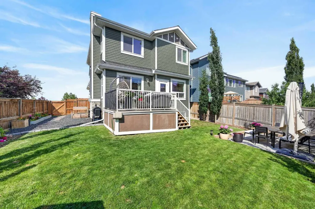 125 Sherwood Gate NW Calgary AB T3R 0N9