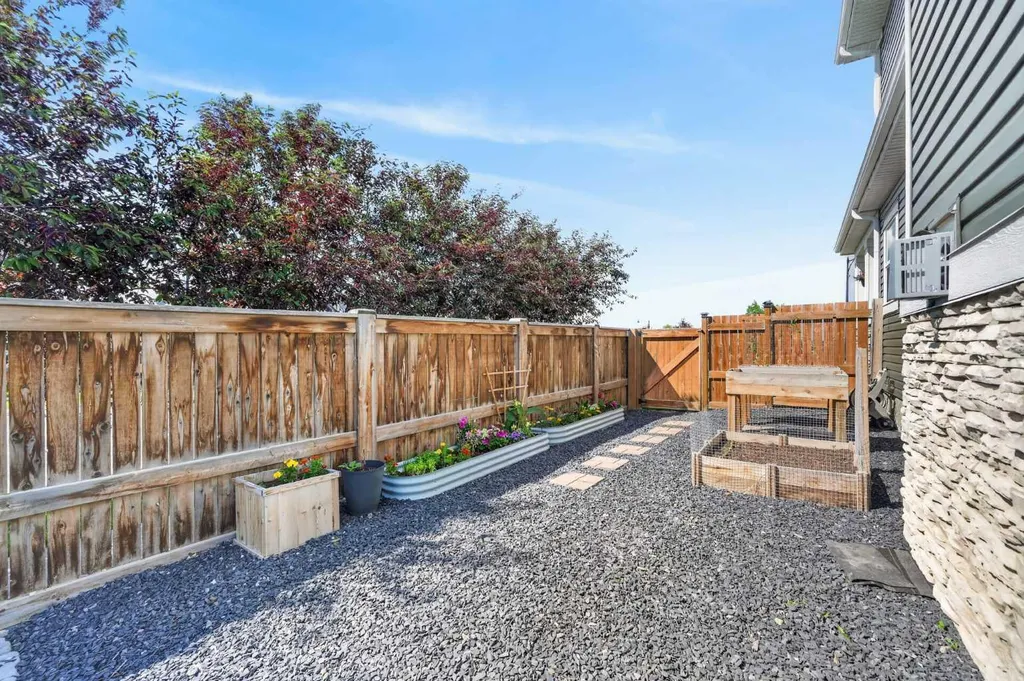 125 Sherwood Gate NW Calgary AB T3R 0N9