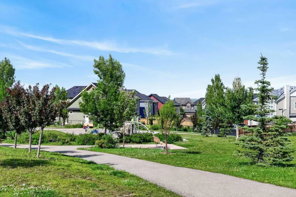 125 Sherwood Gate NW Calgary AB T3R 0N9