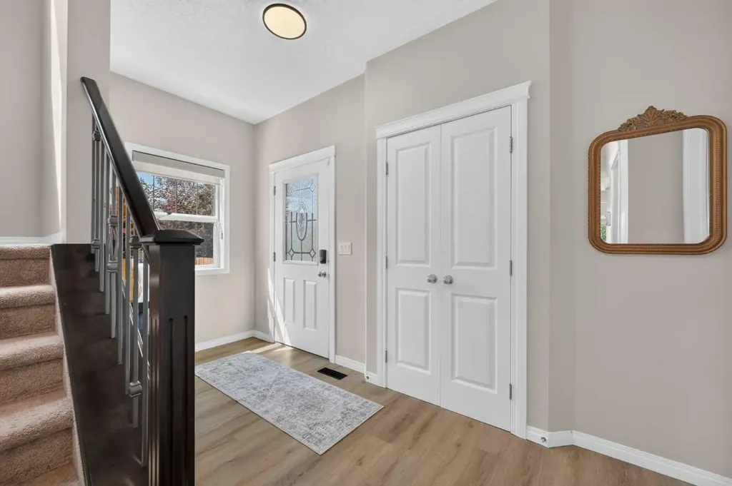 125 Sherwood Gate NW Calgary AB T3R 0N9