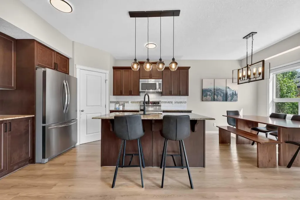 125 Sherwood Gate NW Calgary AB T3R 0N9