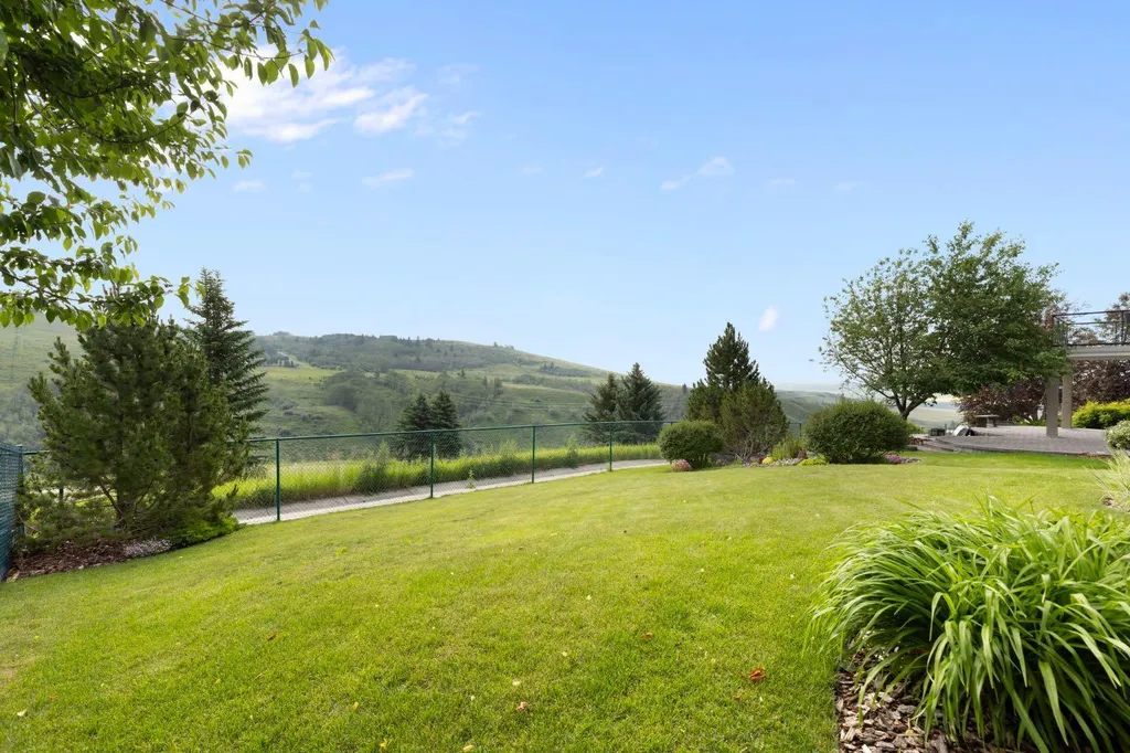 131 Gleneagles Terrace Cochrane AB T4C 1W6