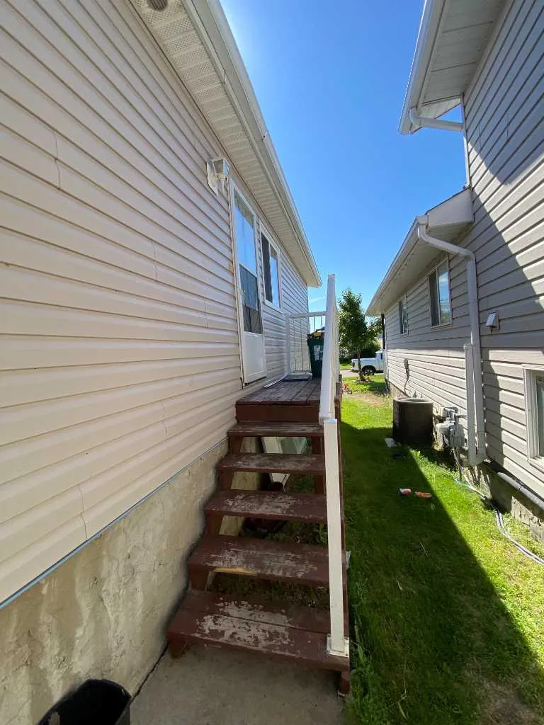 220 16 Street E Brooks AB T1R 1K3