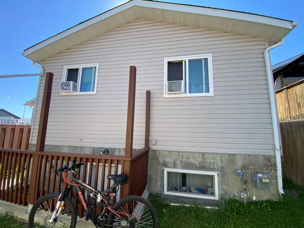 220 16 Street E Brooks AB T1R 1K3