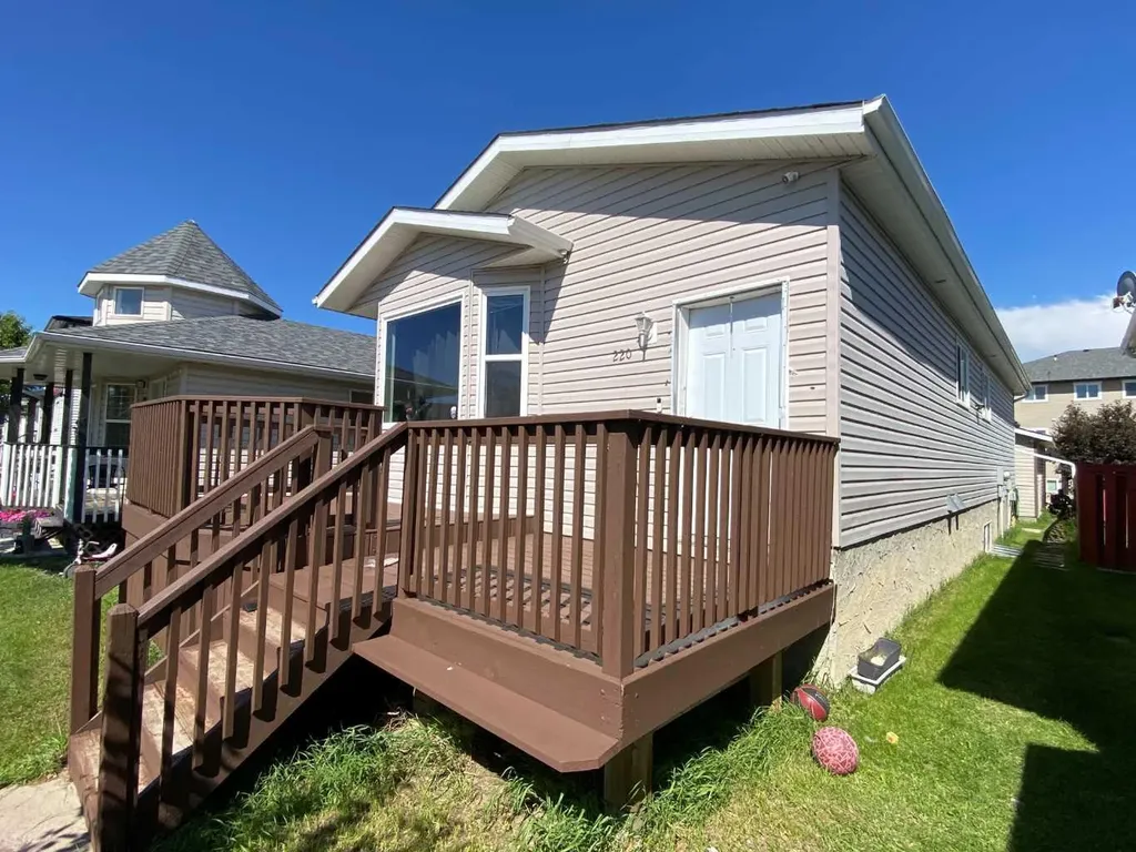 220 16 Street E Brooks AB T1R 1K3