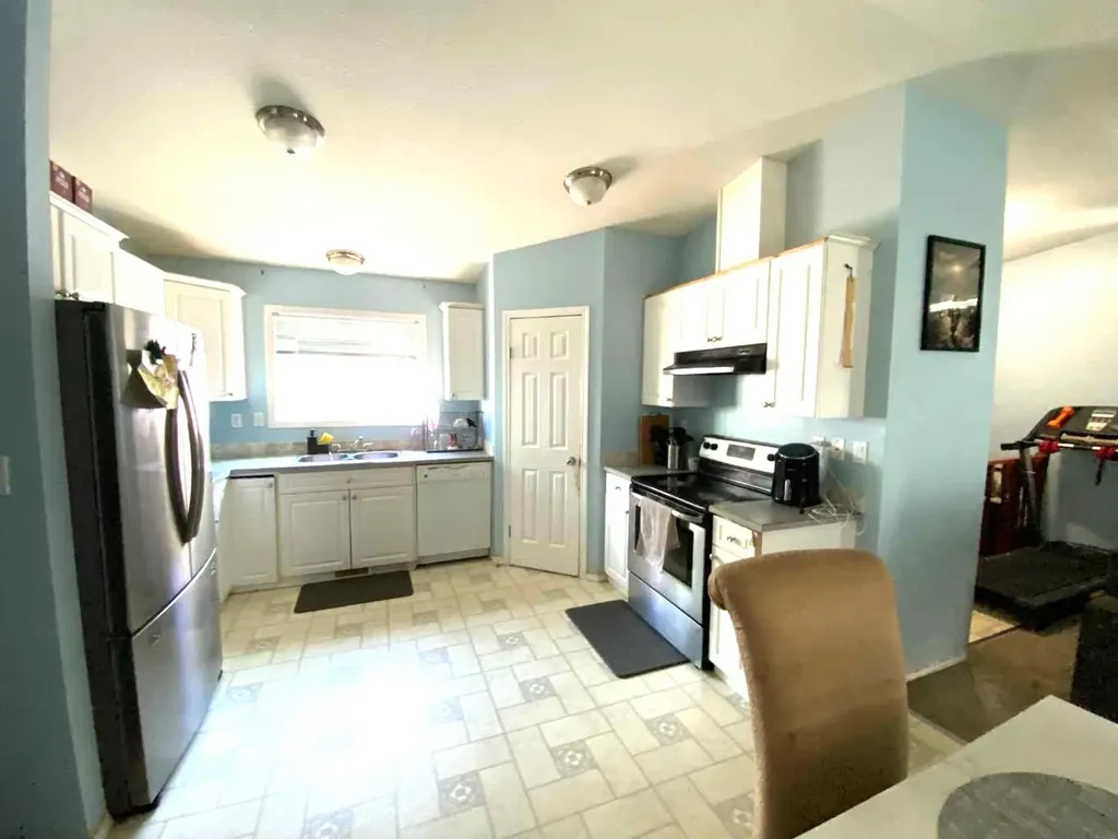 220 16 Street E Brooks AB T1R 1K3
