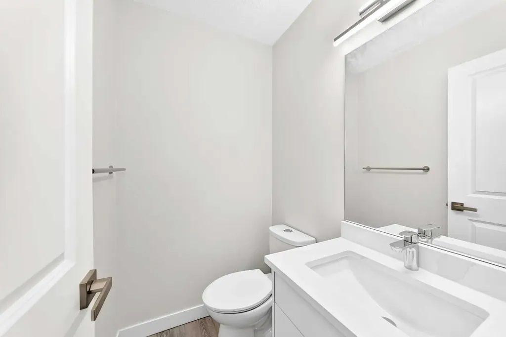3319 Radcliffe Drive SE Calgary AB T2A 5X3