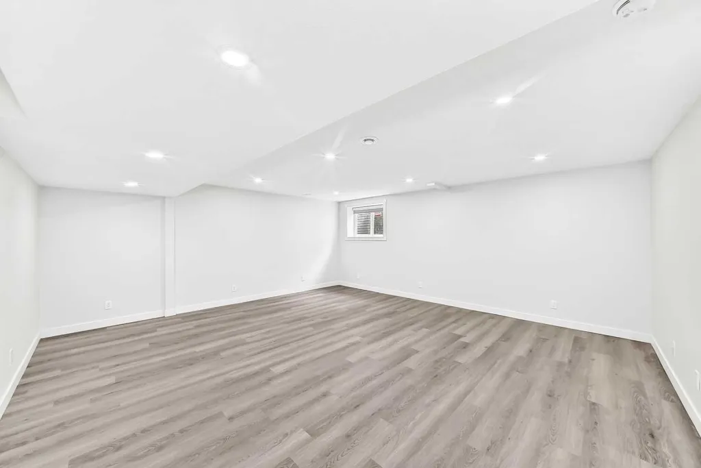 3319 Radcliffe Drive SE Calgary AB T2A 5X3