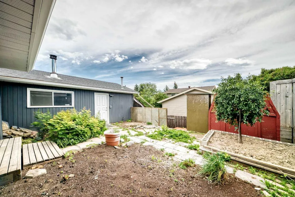 3319 Radcliffe Drive SE Calgary AB T2A 5X3