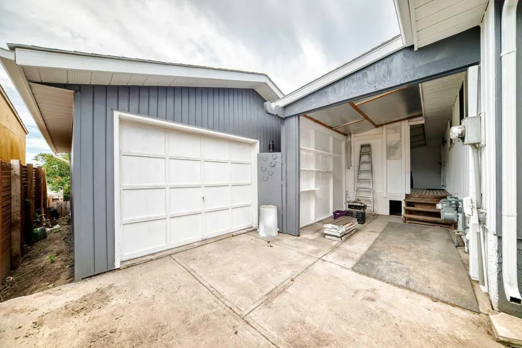 3319 Radcliffe Drive SE Calgary AB T2A 5X3