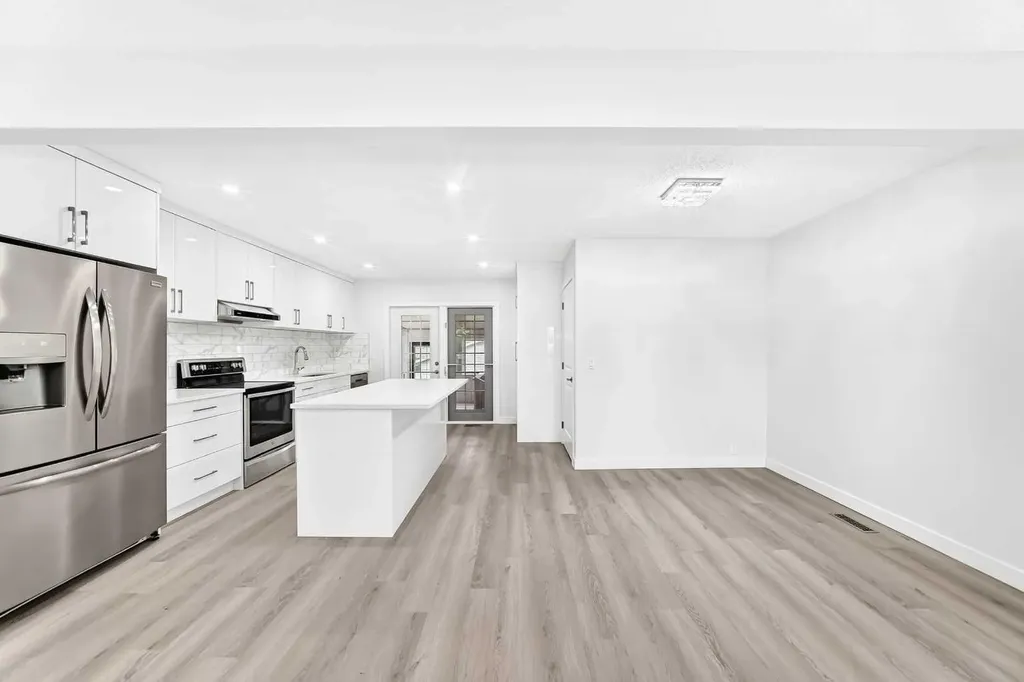 3319 Radcliffe Drive SE Calgary AB T2A 5X3