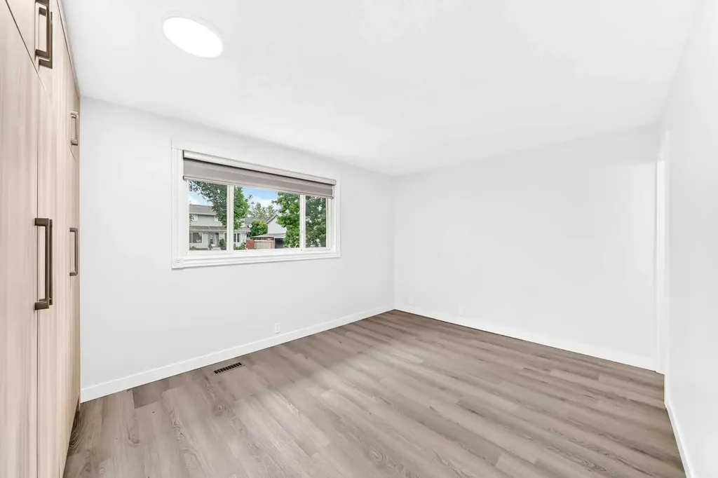 3319 Radcliffe Drive SE Calgary AB T2A 5X3