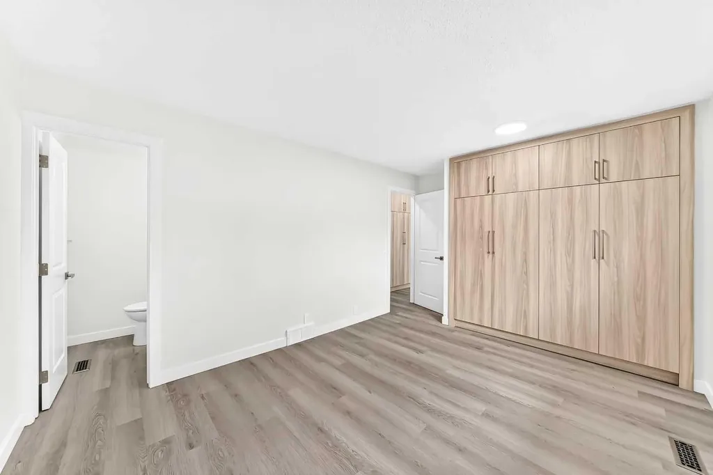 3319 Radcliffe Drive SE Calgary AB T2A 5X3