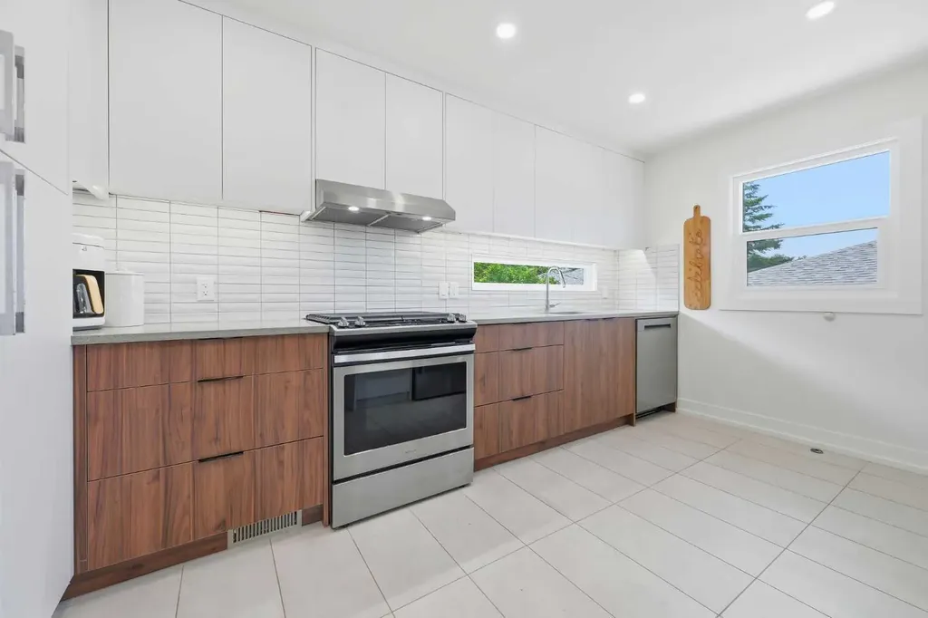 2119 22 Avenue SW Calgary AB T2T 0S6