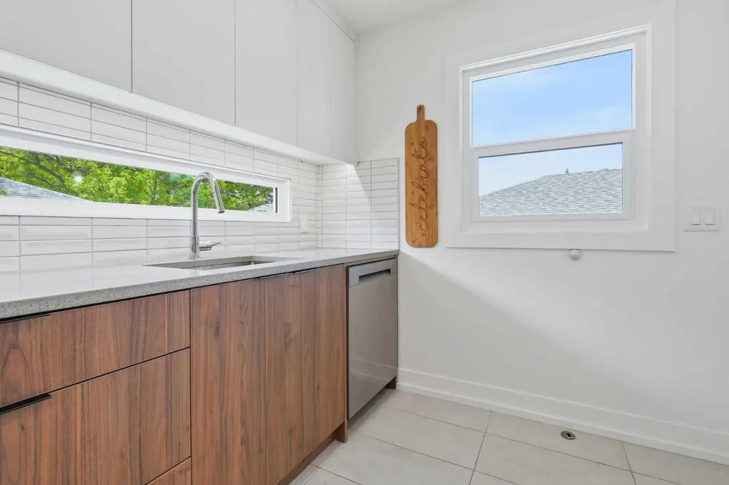2119 22 Avenue SW Calgary AB T2T 0S6