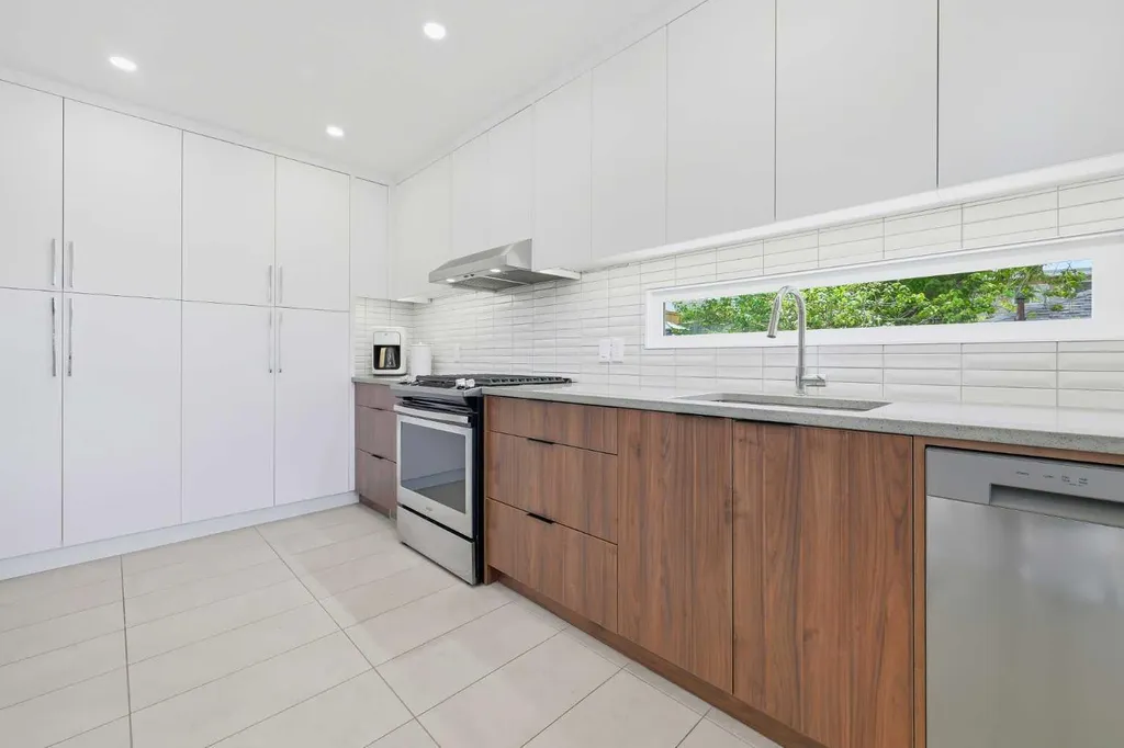 2119 22 Avenue SW Calgary AB T2T 0S6