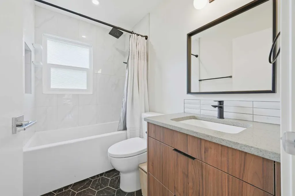 2119 22 Avenue SW Calgary AB T2T 0S6