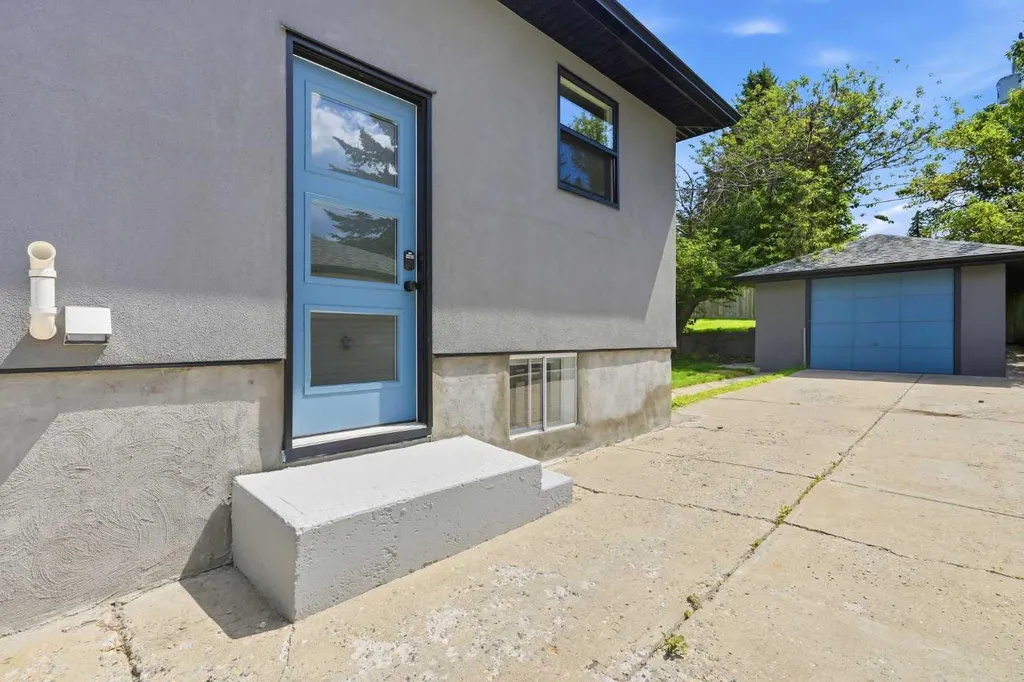 2119 22 Avenue SW Calgary AB T2T 0S6