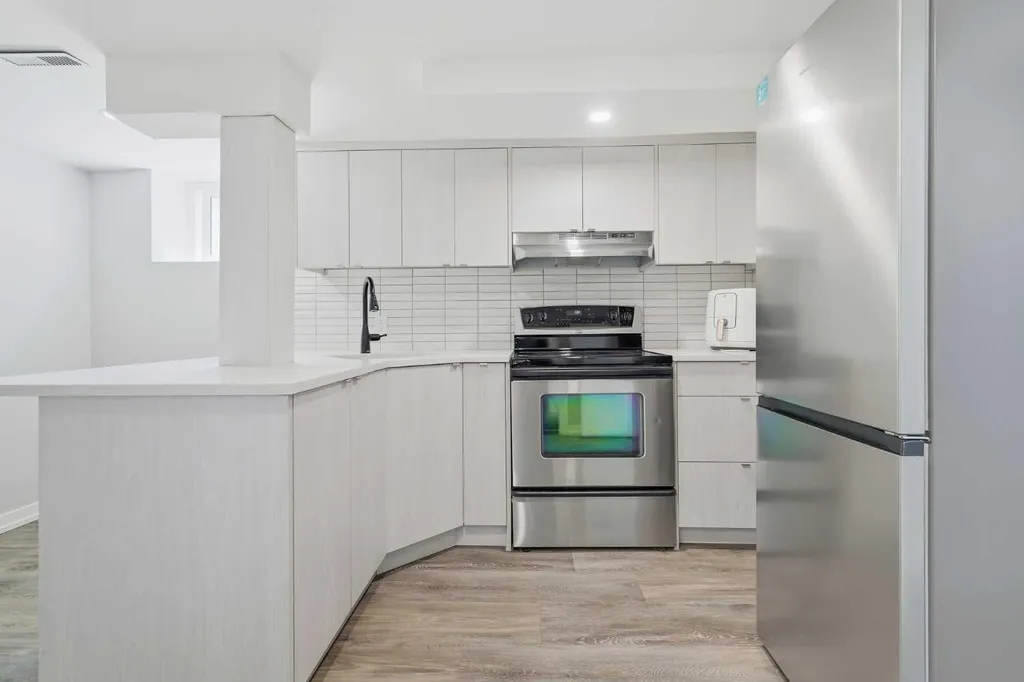 2119 22 Avenue SW Calgary AB T2T 0S6