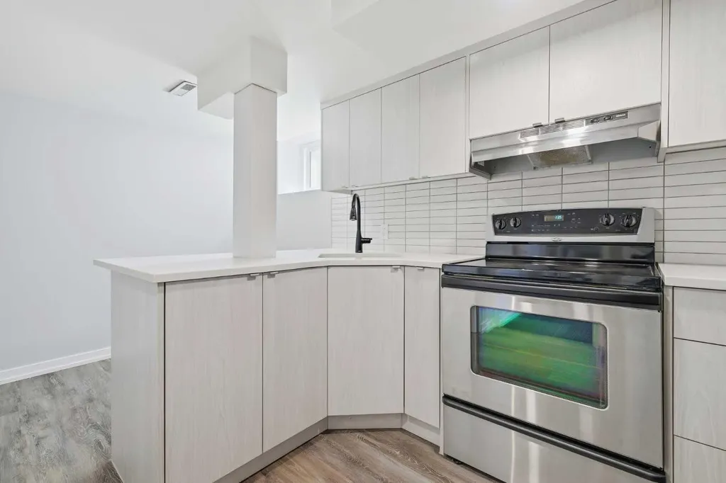 2119 22 Avenue SW Calgary AB T2T 0S6