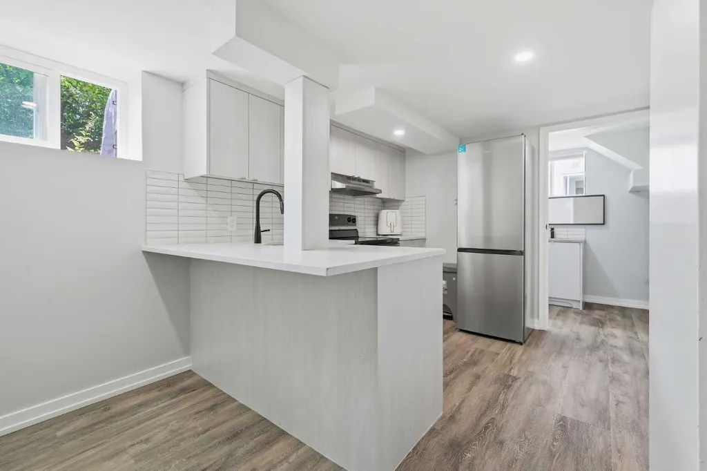 2119 22 Avenue SW Calgary AB T2T 0S6