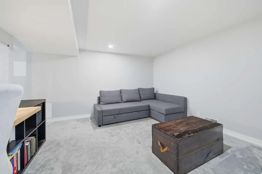 2119 22 Avenue SW Calgary AB T2T 0S6