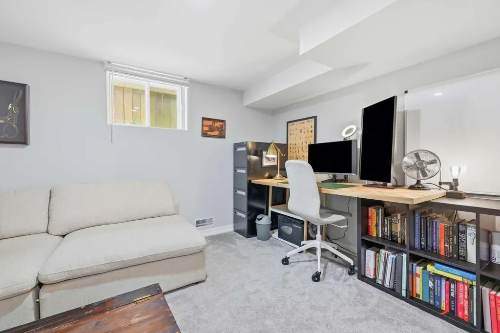 2119 22 Avenue SW Calgary AB T2T 0S6