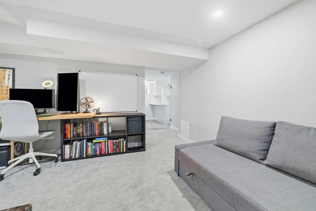 2119 22 Avenue SW Calgary AB T2T 0S6