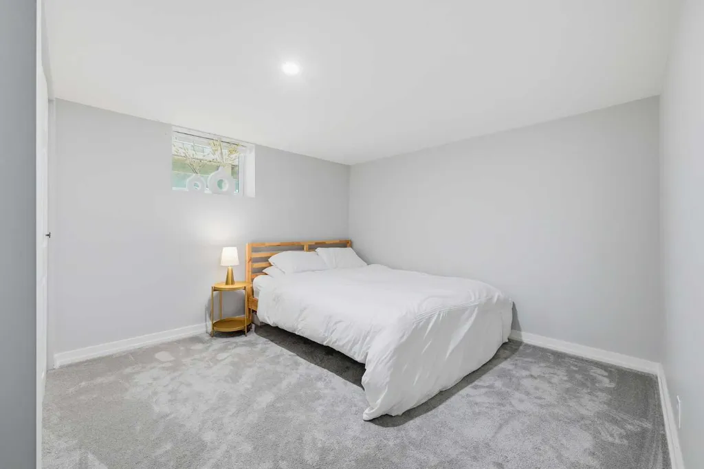 2119 22 Avenue SW Calgary AB T2T 0S6