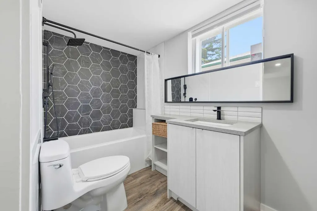 2119 22 Avenue SW Calgary AB T2T 0S6