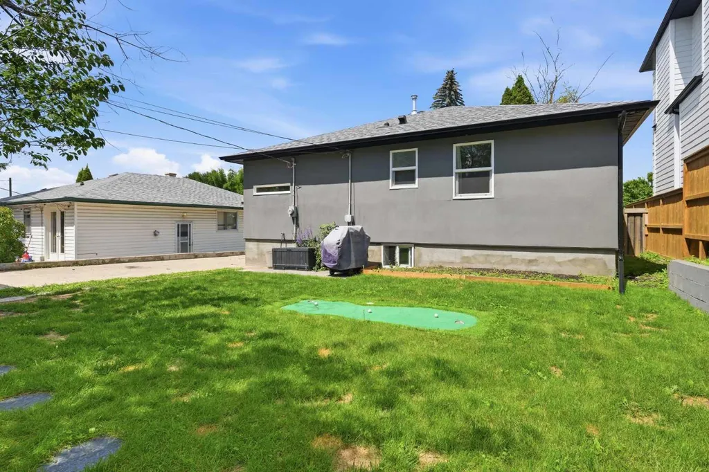 2119 22 Avenue SW Calgary AB T2T 0S6