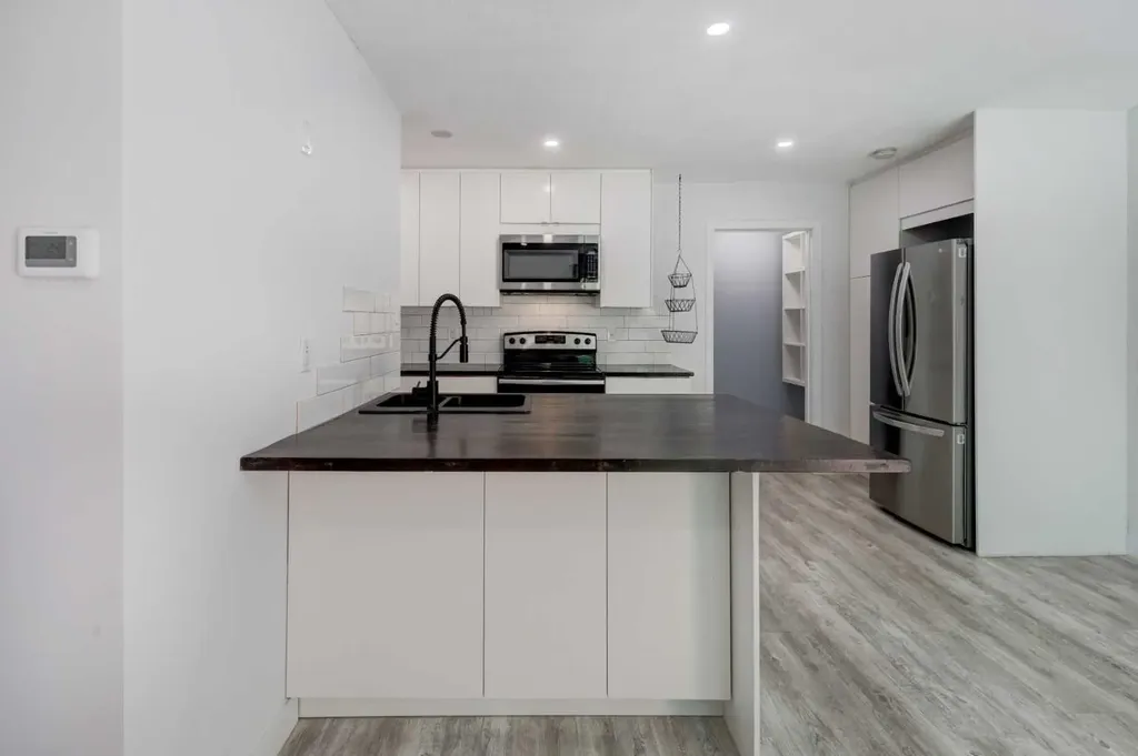 3525 43 Street SW Calgary AB T3E3P4