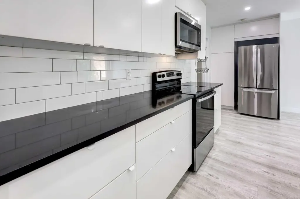 3525 43 Street SW Calgary AB T3E3P4