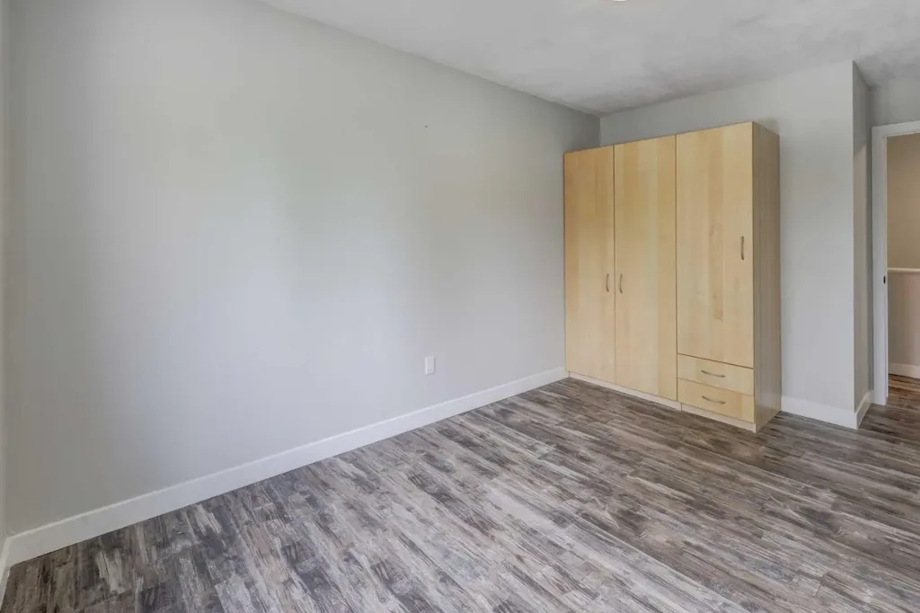 3525 43 Street SW Calgary AB T3E3P4