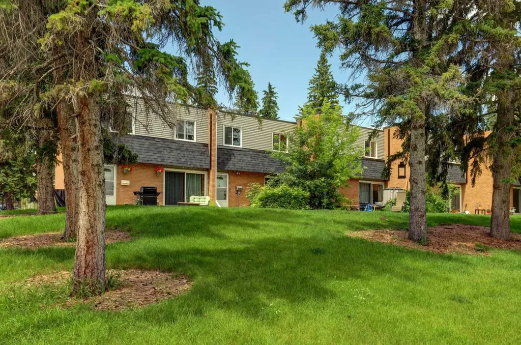 3525 43 Street SW Calgary AB T3E3P4