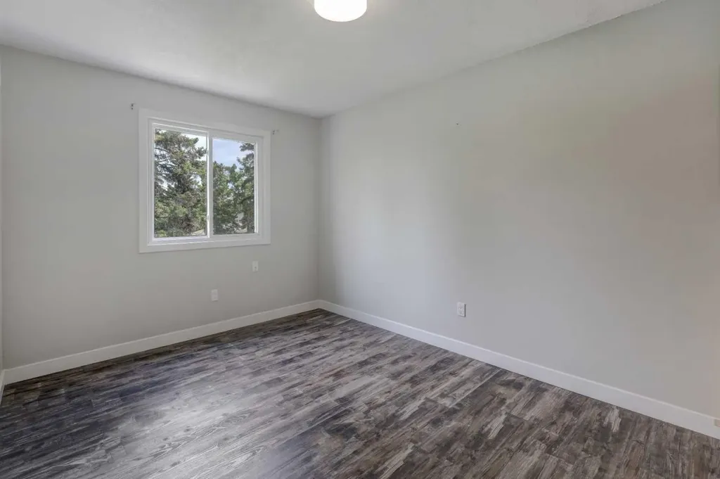 3525 43 Street SW Calgary AB T3E3P4