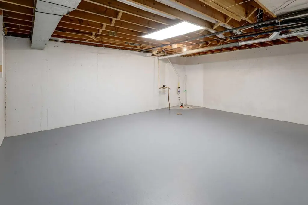 3525 43 Street SW Calgary AB T3E3P4