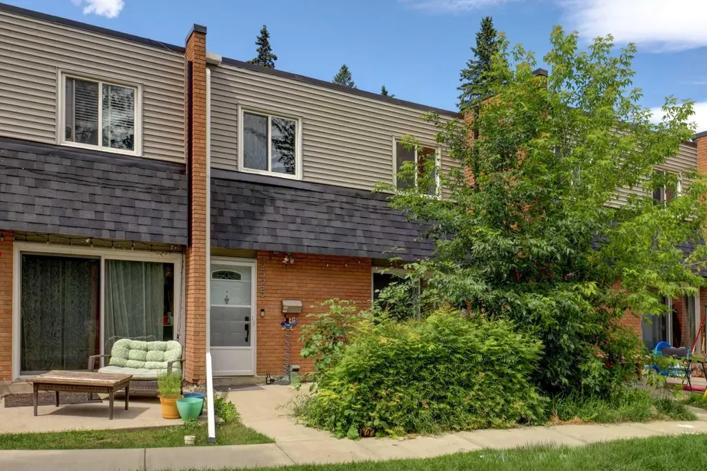 3525 43 Street SW Calgary AB T3E3P4