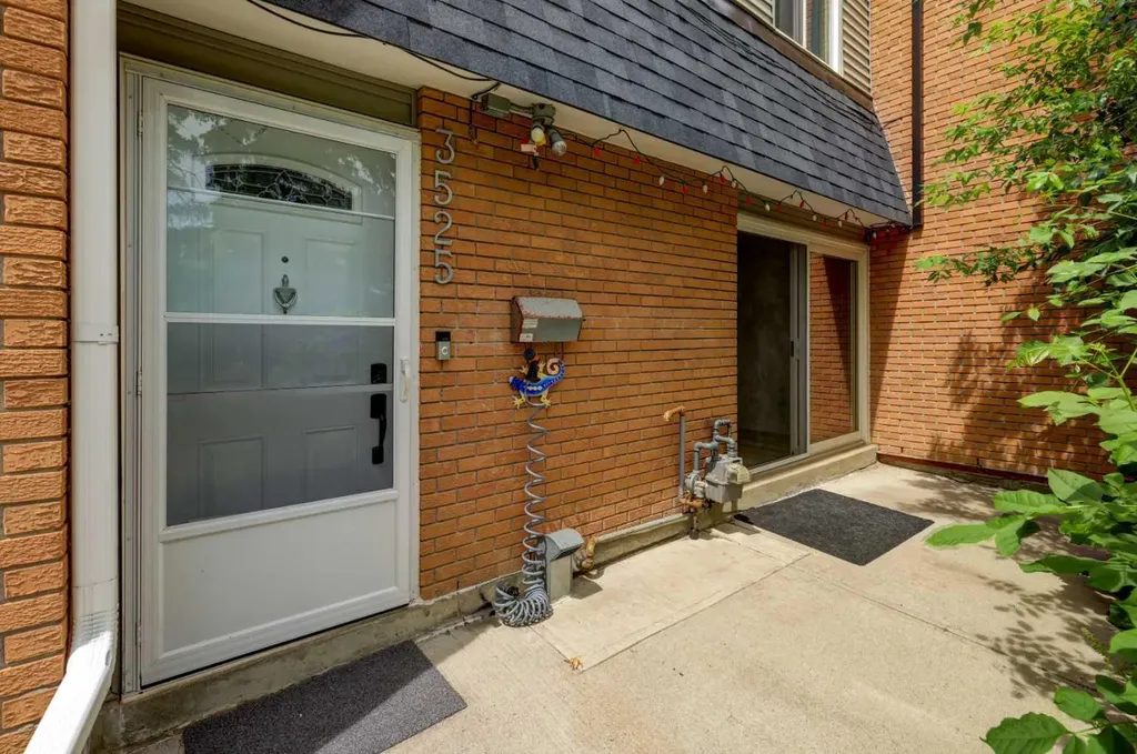 3525 43 Street SW Calgary AB T3E3P4