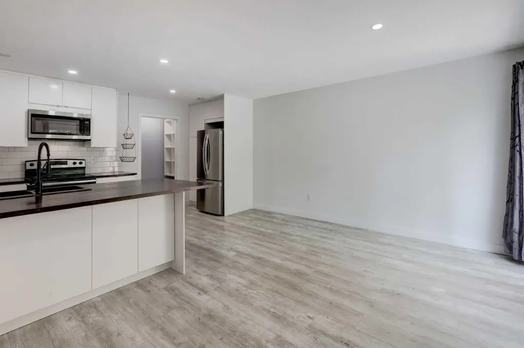 3525 43 Street SW Calgary AB T3E3P4