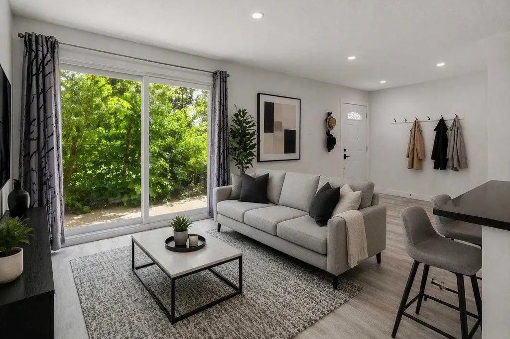 3525 43 Street SW Calgary AB T3E3P4
