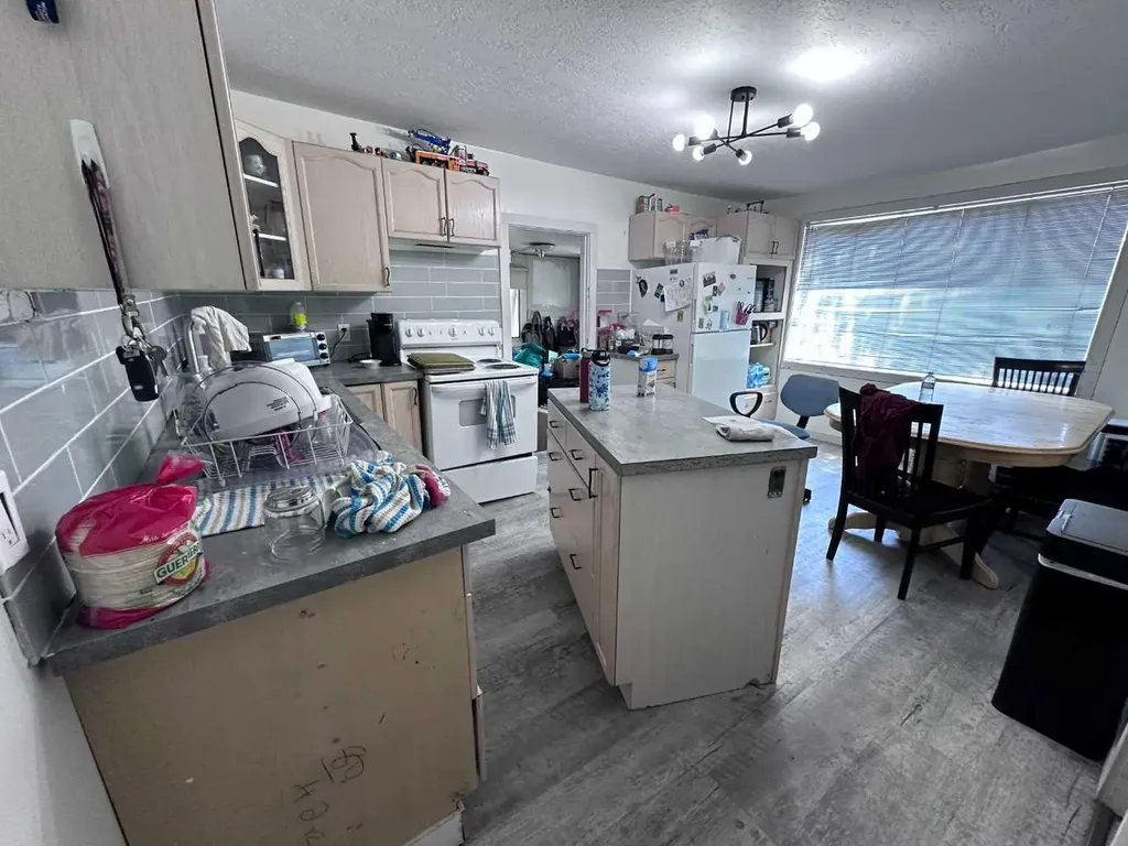 225 2 Avenue W Cardston AB T0K0K0