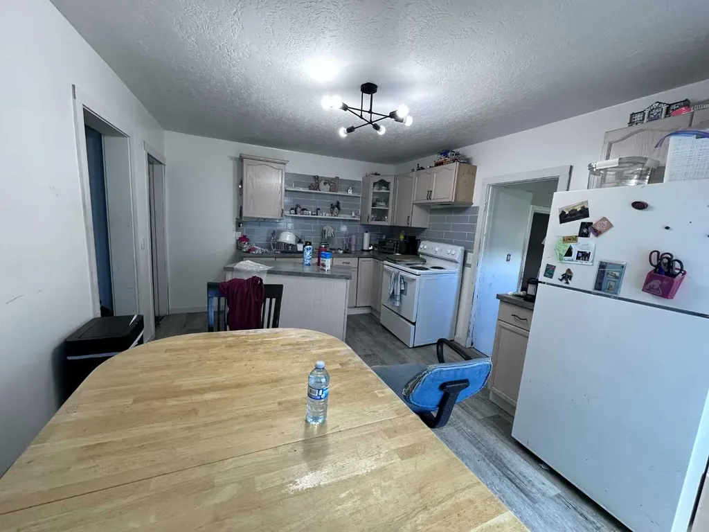 225 2 Avenue W Cardston AB T0K0K0