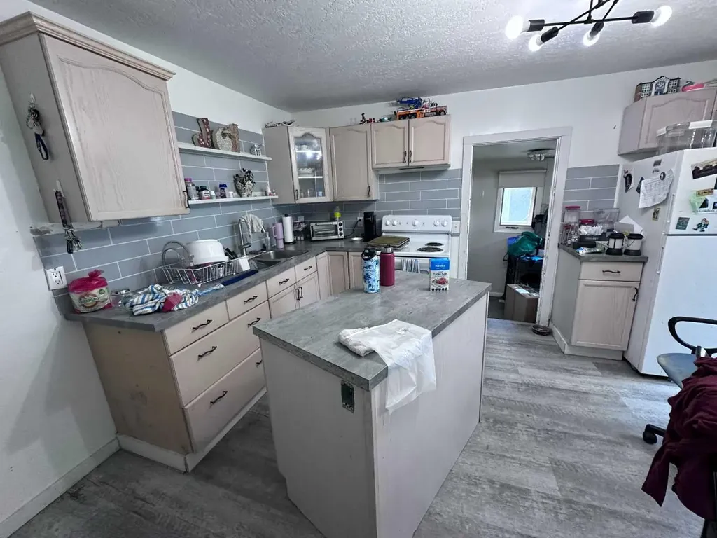 225 2 Avenue W Cardston AB T0K0K0