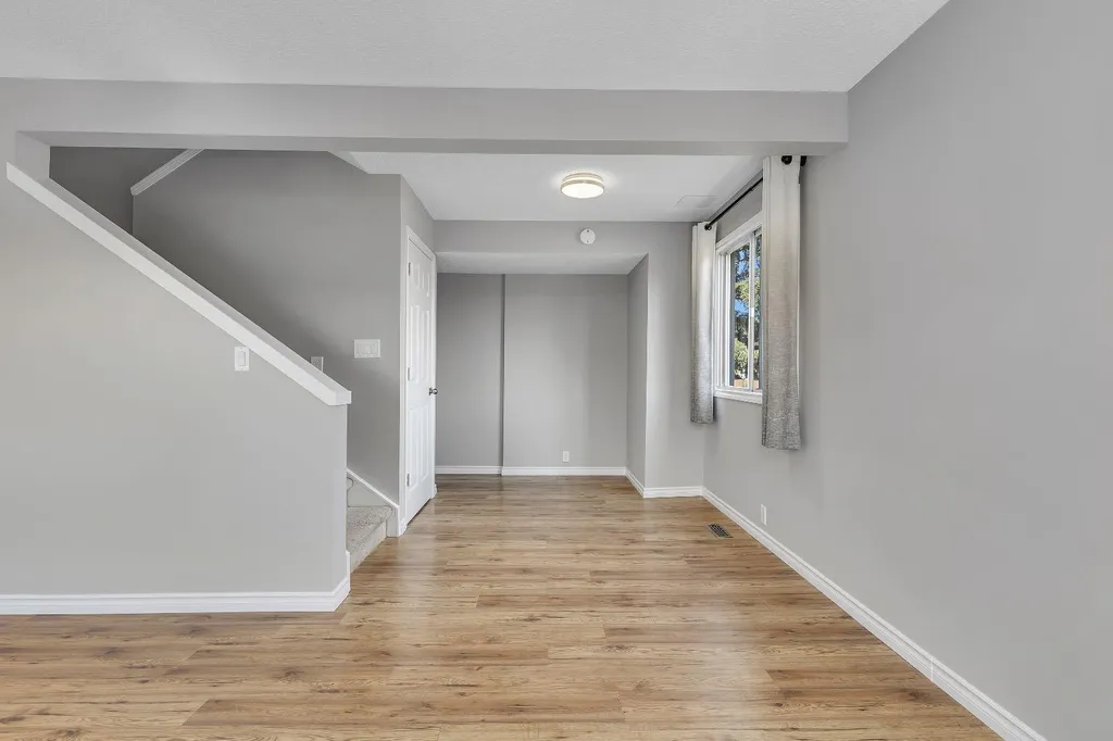 6501A Huntsbay Road NW Calgary AB T2K 5R3